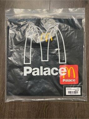 Palace McDonald’s tshirt Men’s medium